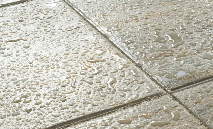 Czy beton w ogrodzie jest odporny na zabrudzenia?